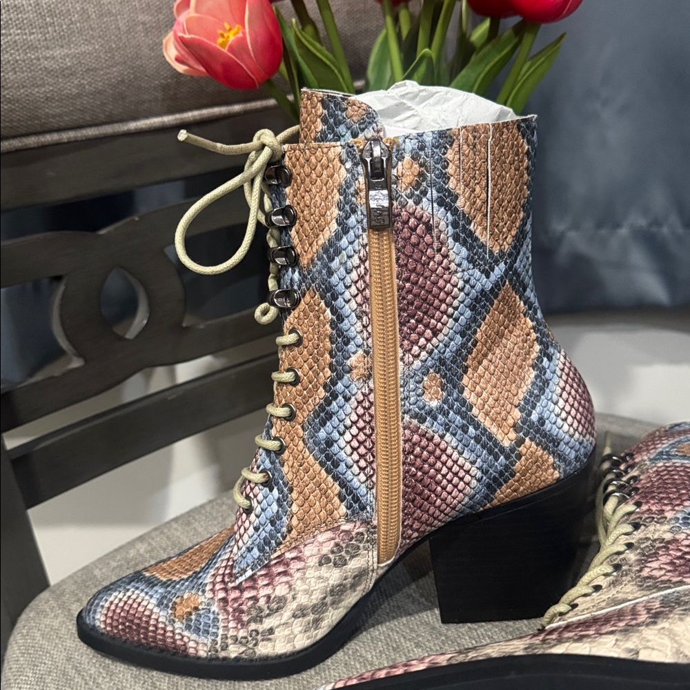 🤍A Rider Girl Snakeskin Print Heeled Boots - Picture 9 of 13